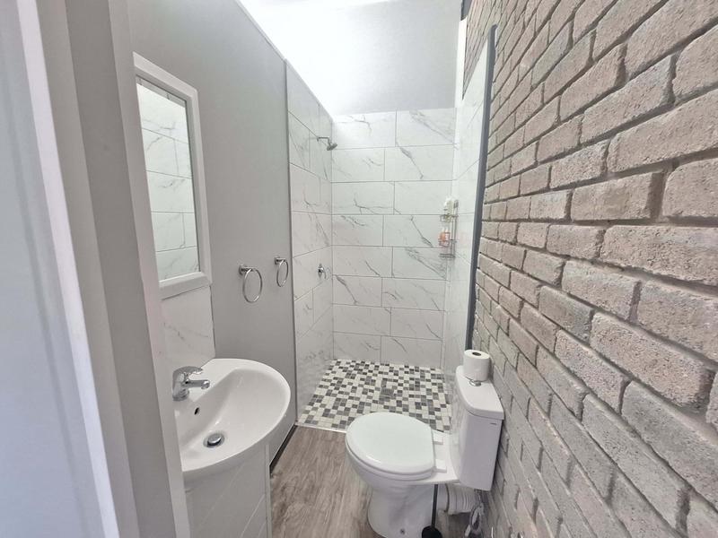 5 Bedroom Property for Sale in Seemeeu Park Western Cape